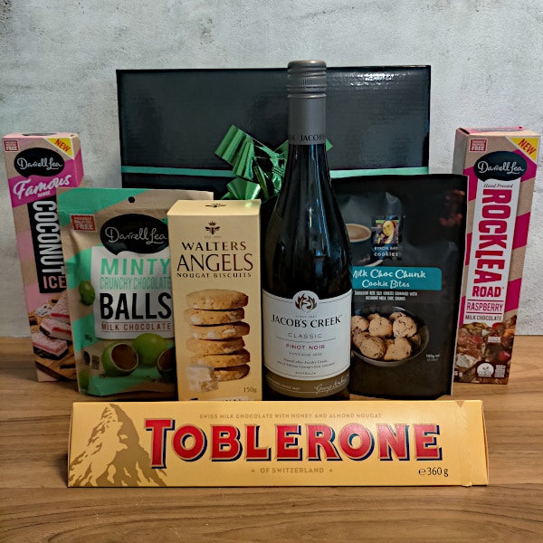 oppo_0 pinot noir sweet treats gift hamper