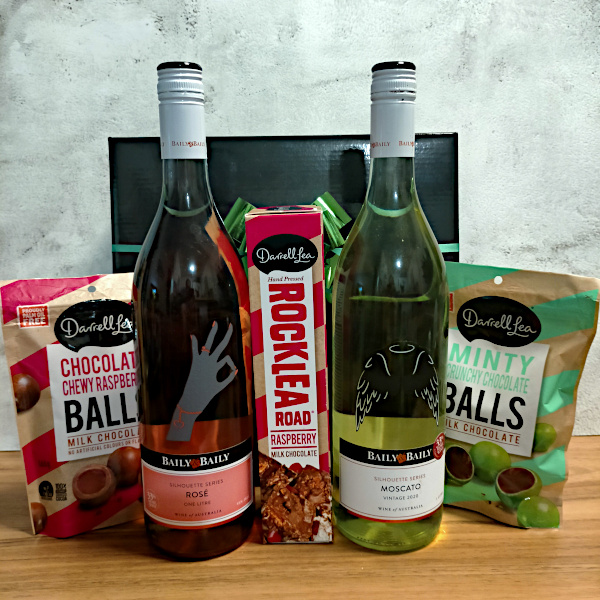 Rosé & Moscato chocolate gift hamper