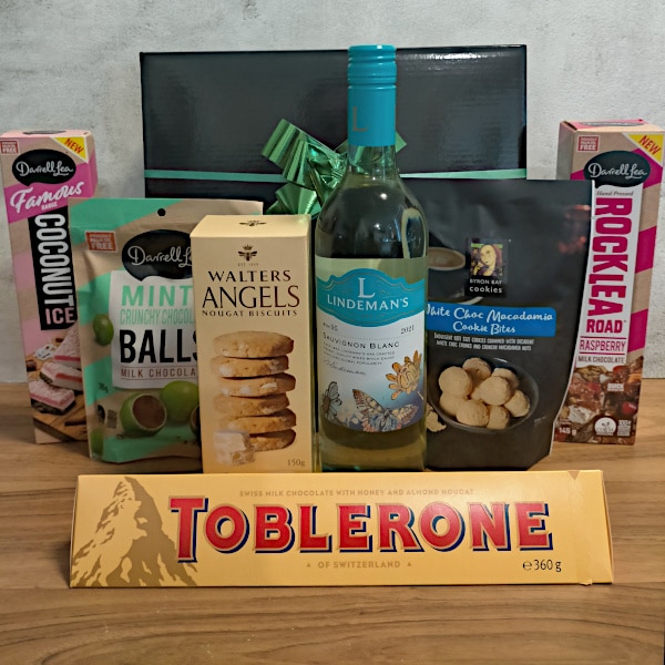 oppo_0 sauvignon blanc sweet treats gift hamper